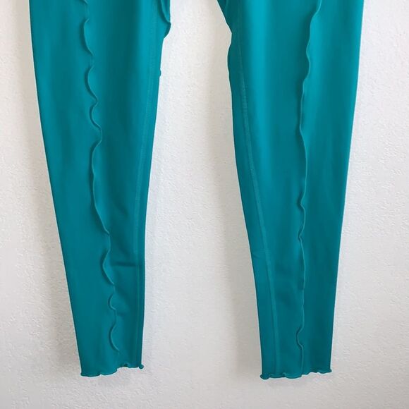 Free People FP Movement Hearts Aflutter Wavy Waters Ruffle Active Leggings Sz M - Picture 6 of 13